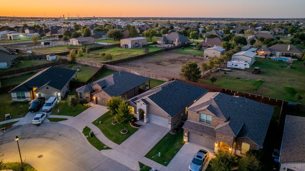 540 Dunmore Drive, Fort Worth, TX 76052 — photo 1