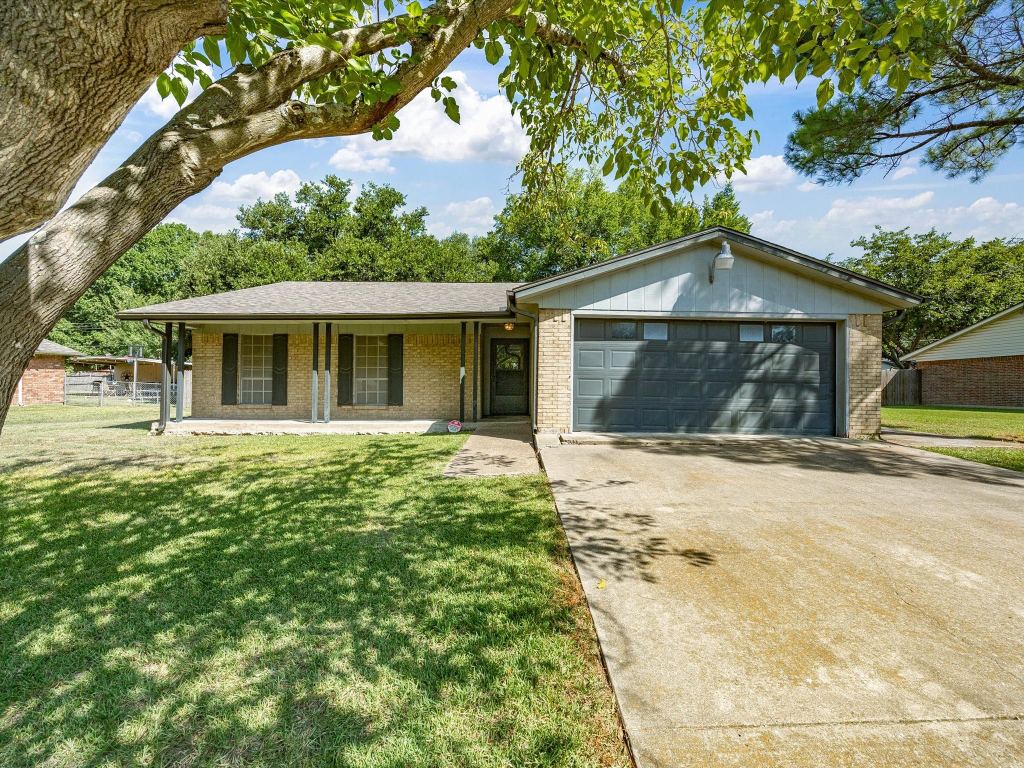 613 Cooper Street, Ennis, TX 75119 — photo 1
