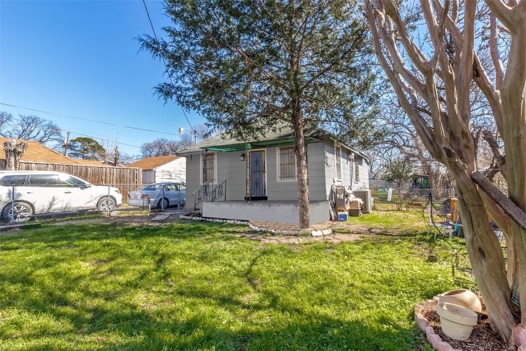 2252 Mail Avenue, Dallas, TX 75235 — photo 1