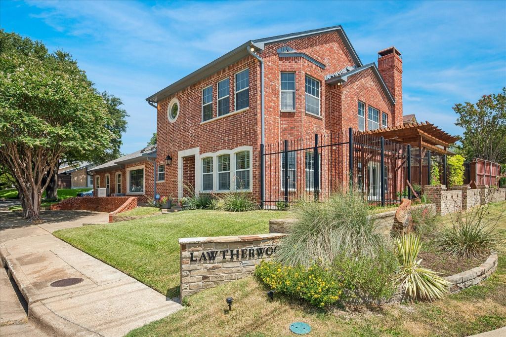 2702 Lawtherwood Court, Dallas, TX 75214 — photo 1