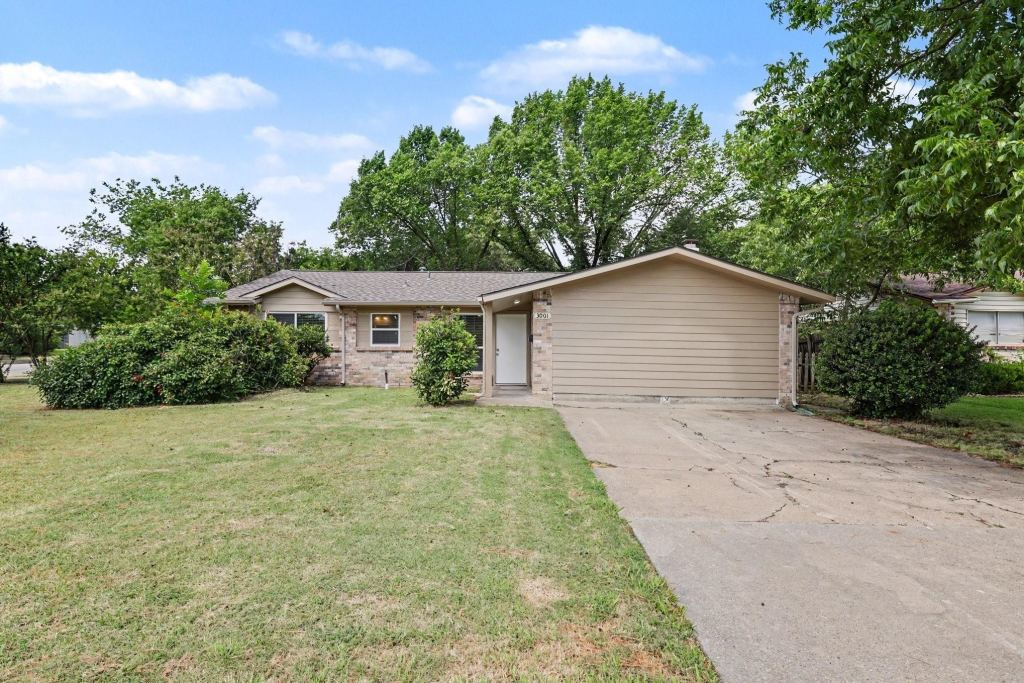 3001 Harvard Street N, Irving, TX 75062 — photo 1