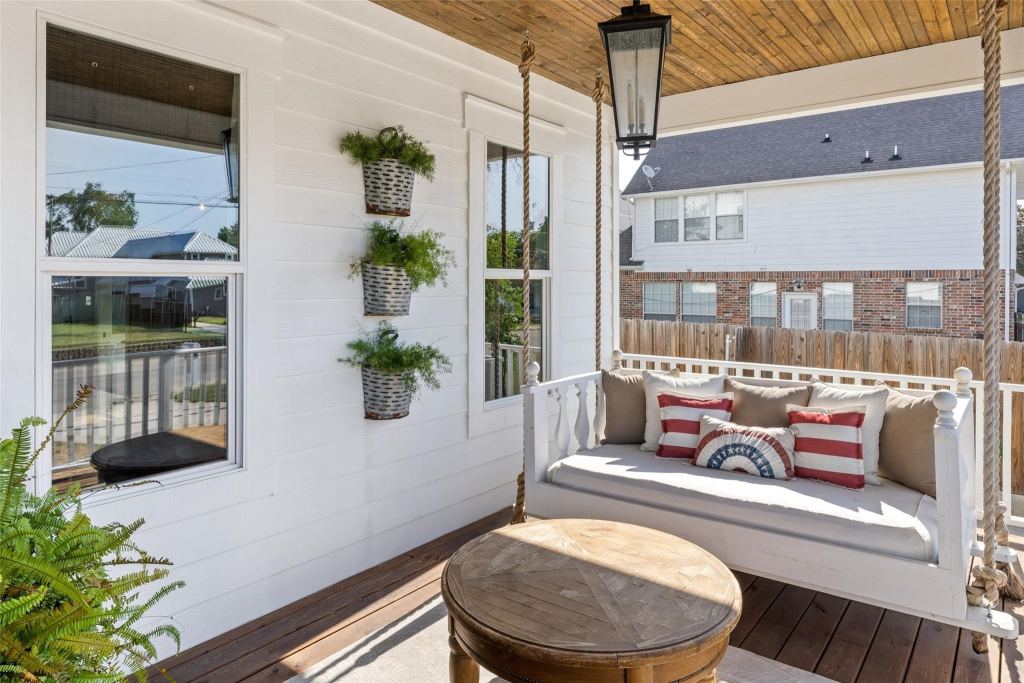 1109 E Oakdale Road, Irving, TX 75060 — photo 1