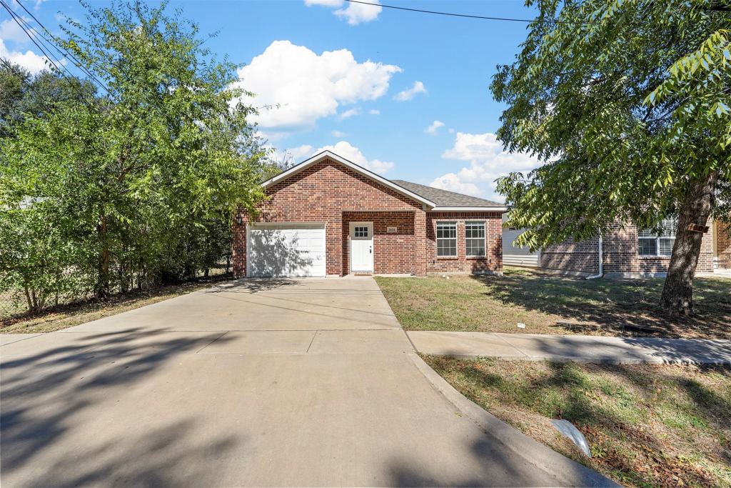 1804 Cleveland, Greenville, TX 75401 — photo 1
