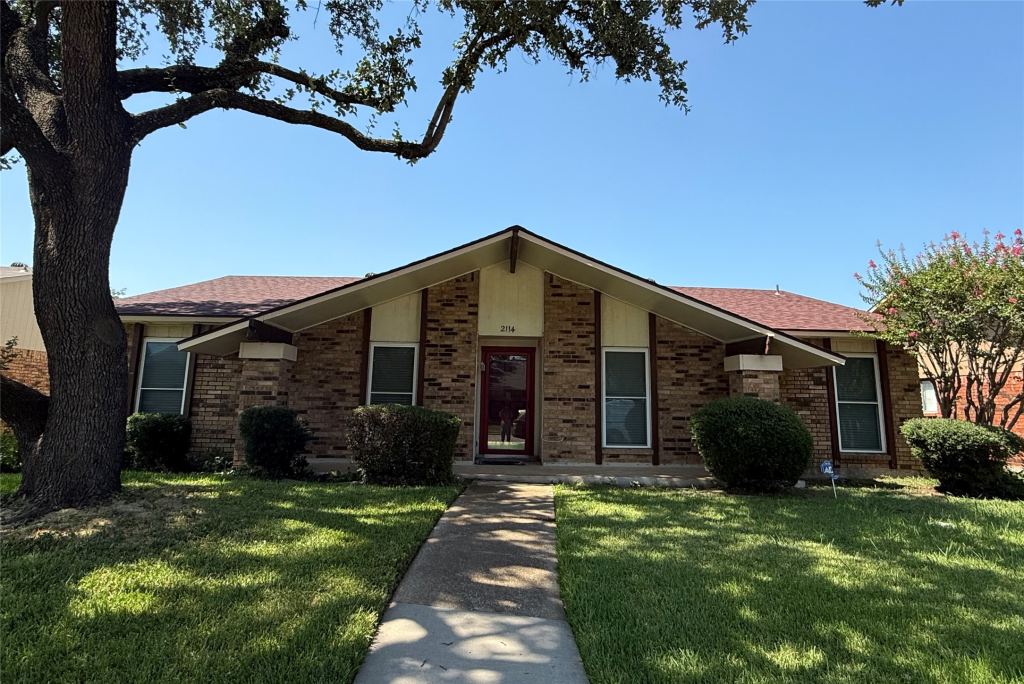 2114 Burrows Trail, Grand Prairie, TX 75052 — photo 1