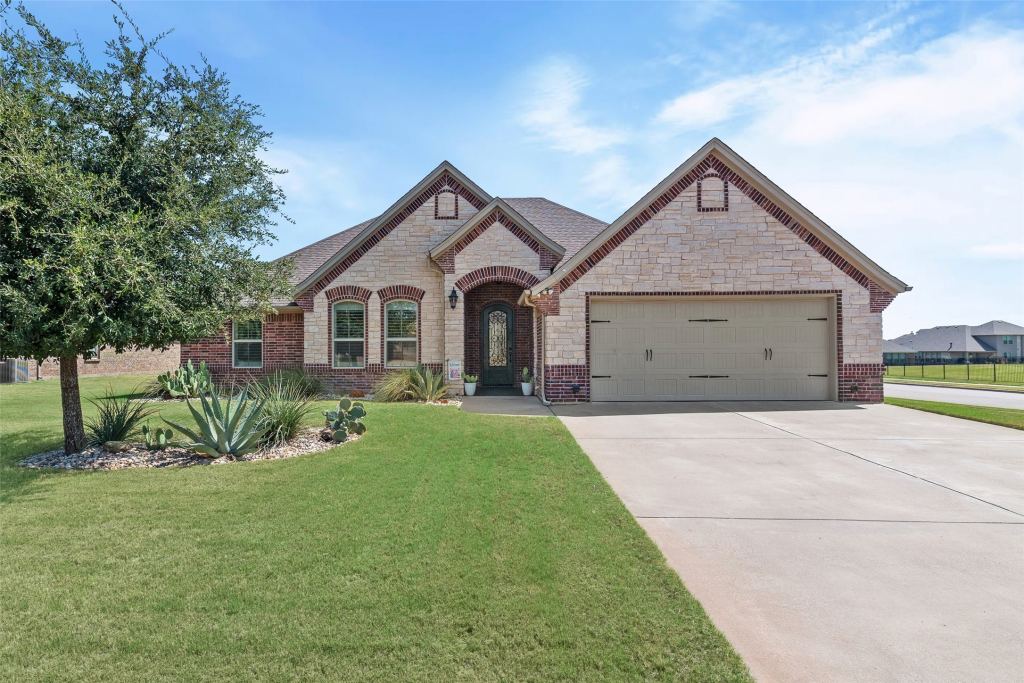 427 River Bank Lane, Granbury, TX 76049 — photo 1