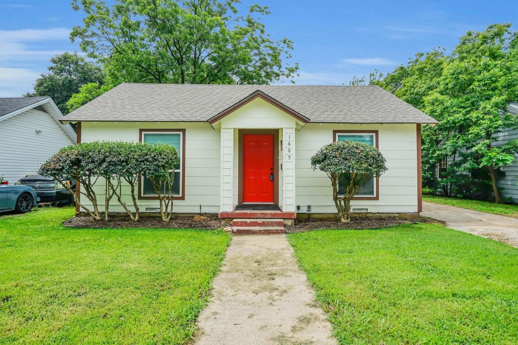 1605 Pine Street, Grand Prairie, TX 75050 — photo 1