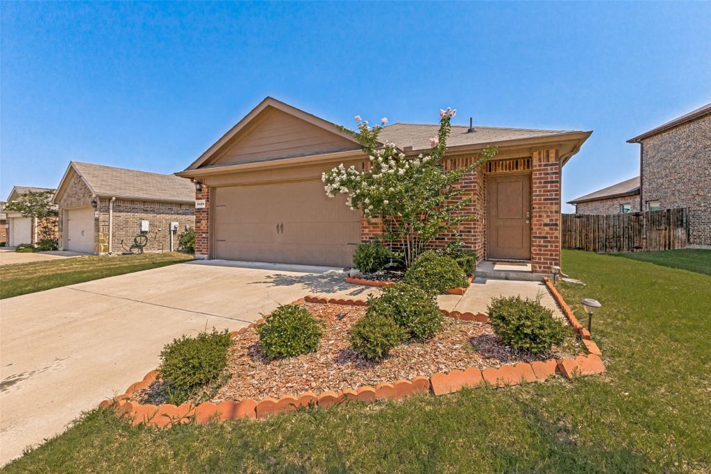 2425 Russell Street, Crandall, TX 75114 — photo 1