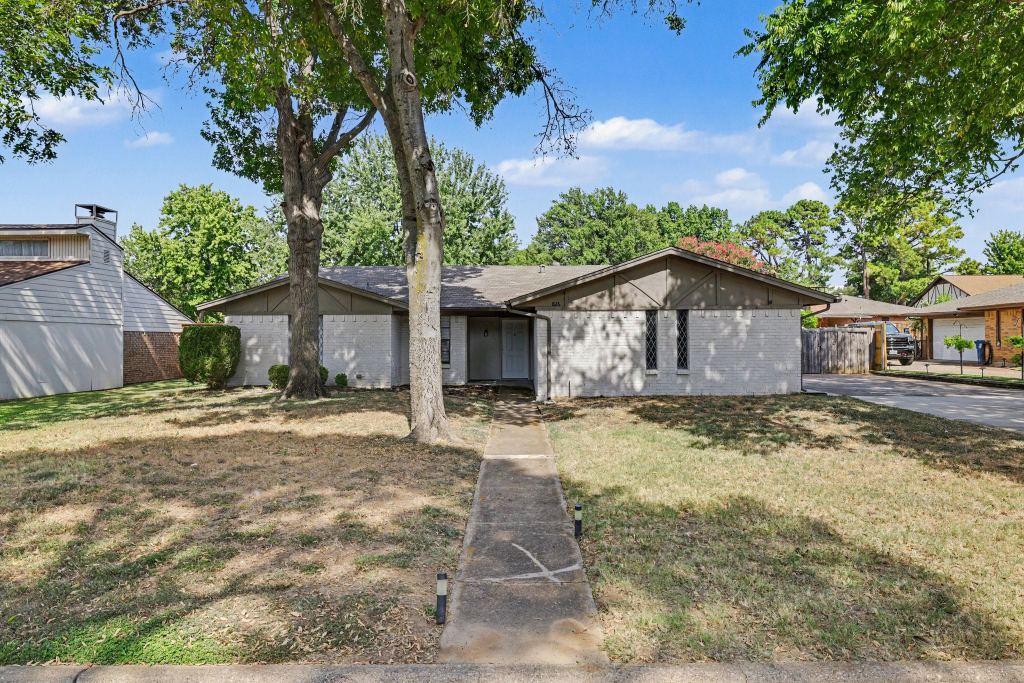 826 Glacier Lane, Grapevine, TX 76051 — photo 1