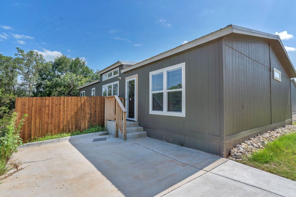 815 Thicket Trail, Granbury, TX 76048 — photo 1