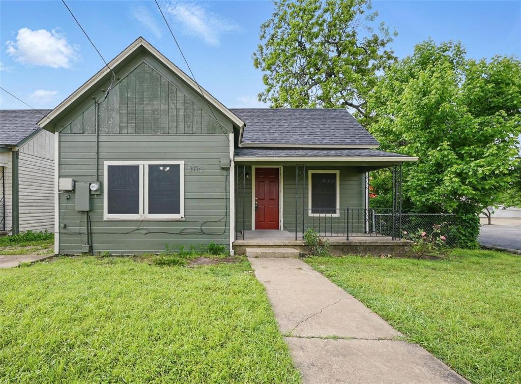 906 E Houston Street, Sherman, TX 75092 — photo 1