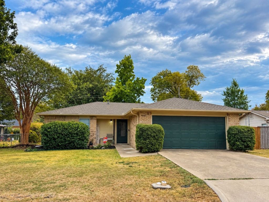 220 Etta Avenue, Waxahachie, TX 75165 — photo 1