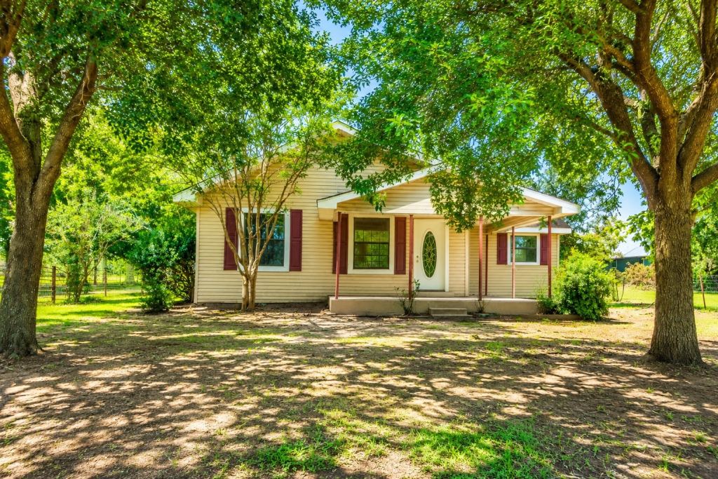 801 S Sutton Street, Mabank, TX 75147 — photo 1