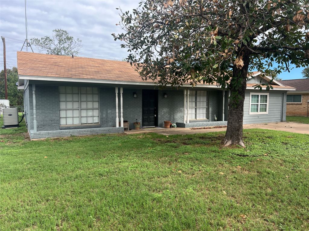 2809 N Murco Drive, Mineral Wells, TX 76067 — photo 1