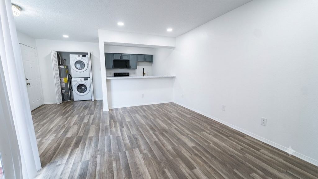 9813 Walnut Street 302, Dallas, TX 75243 — photo 1