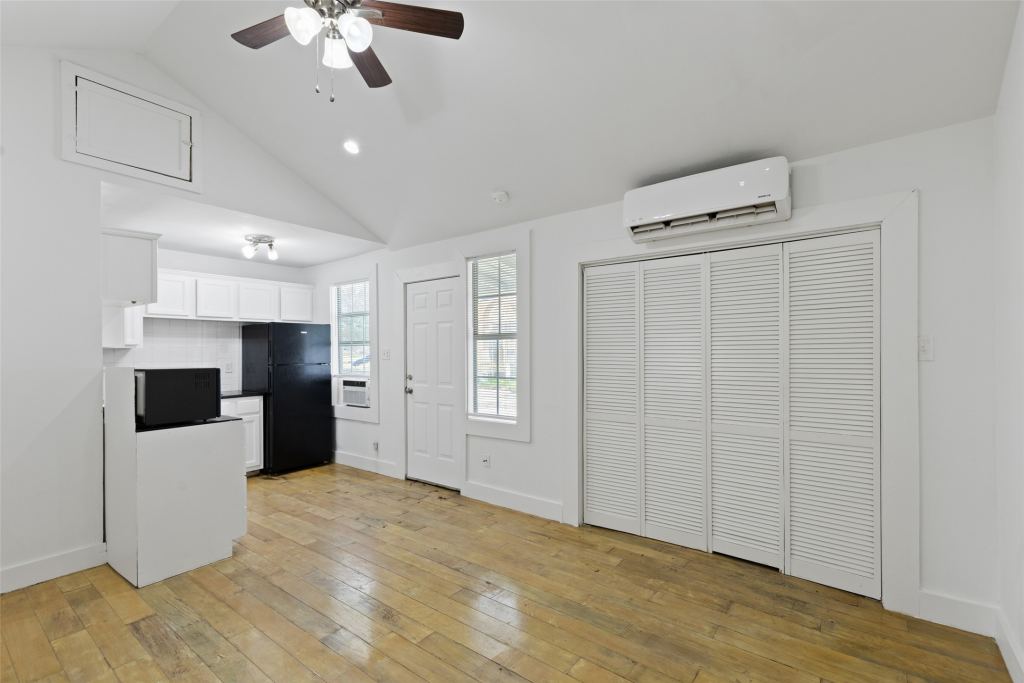 820 W 10th Street, Dallas, TX 75208 — photo 1