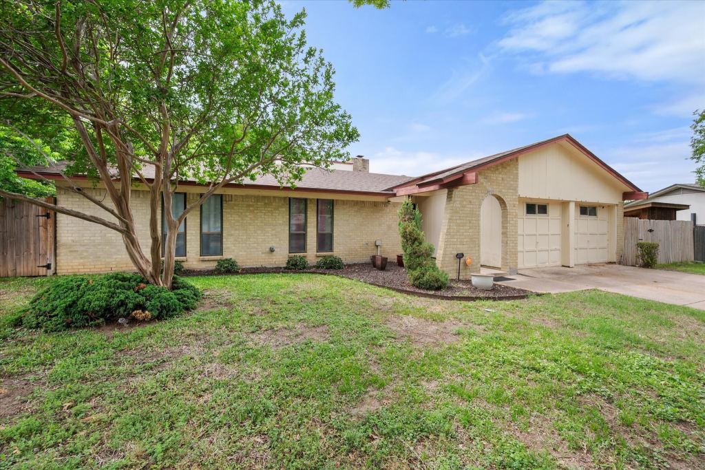 802 Crest Oak Court, Arlington, TX 76012 — photo 1