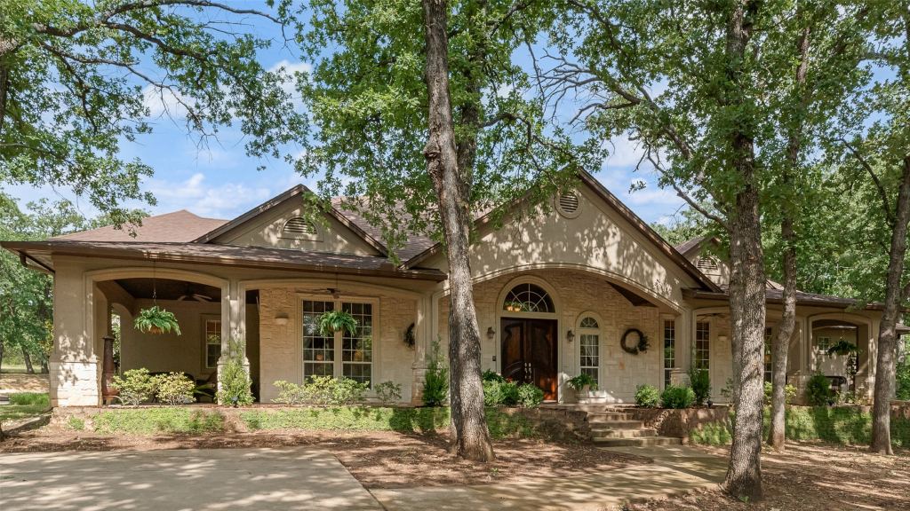 115 River Run Drive, Azle, TX 76020 — photo 1