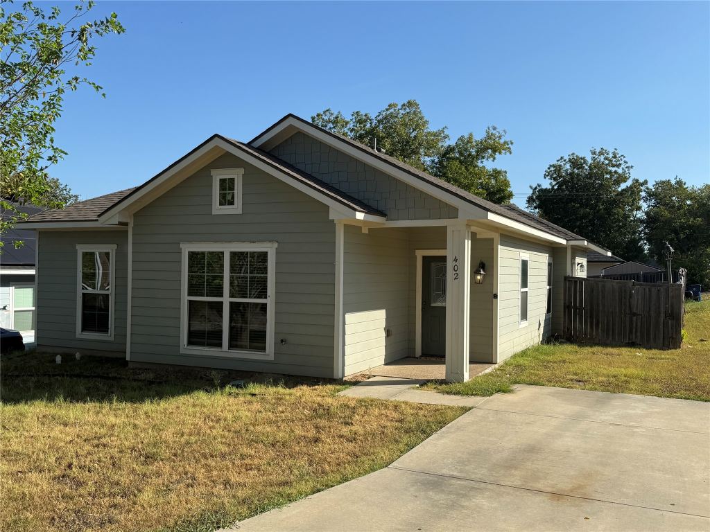 402 W Avenue C, Waxahachie, TX 75165 — photo 1