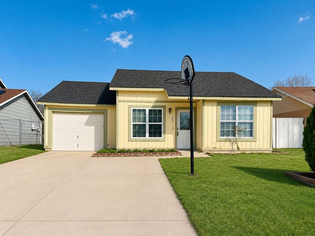 1621 Scottsdale Drive, Arlington, TX 76018 — photo 1