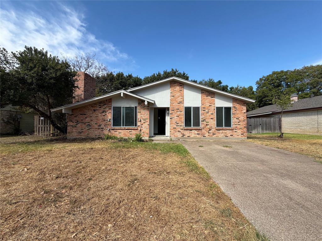 2610 Fallcreek Street, Arlington, TX 76014 — photo 1