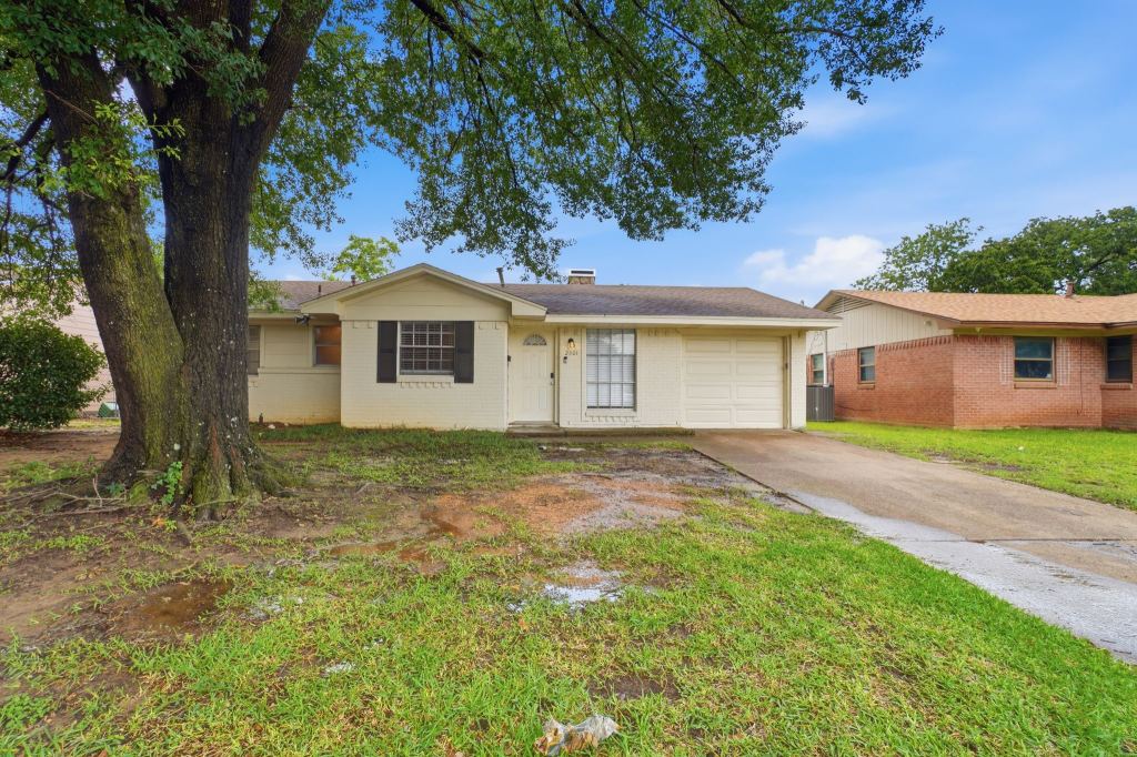 2301 Narobi Place, Mesquite, TX 75149 — photo 1