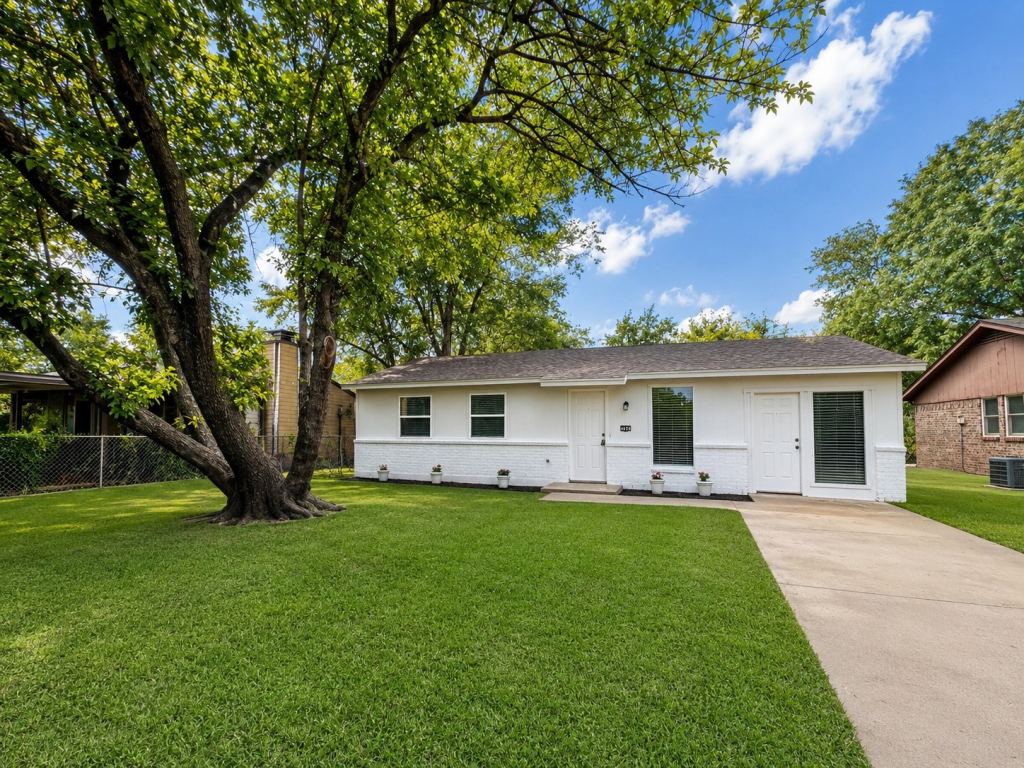 303 Mansfield Road, Cleburne, TX 76031 — photo 1