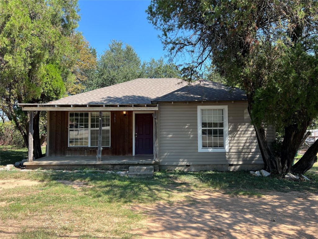 305 EAST ROAD, Stephenville, TX 76401 — photo 1