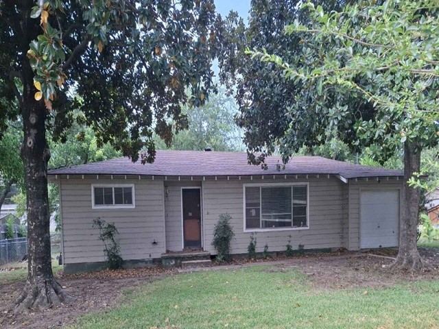 1100 Poe Street, Azle, TX 76020 — photo 1