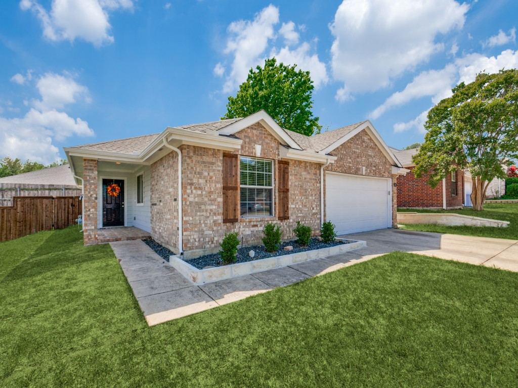 1305 GREENBRIAR Lane, McKinney, TX 75069 — photo 1