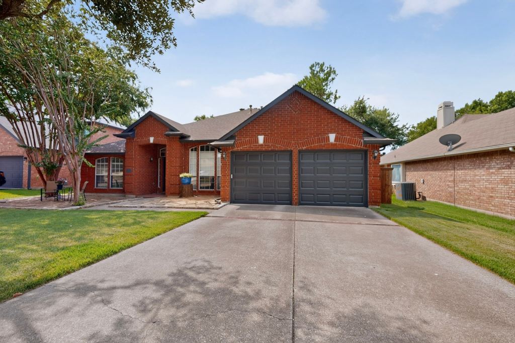 605 Oak Hollow Lane, Flower Mound, TX 75028 — photo 1