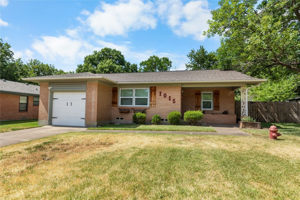 1015 W Sycamore Street, Sherman, TX 75092 — photo 1