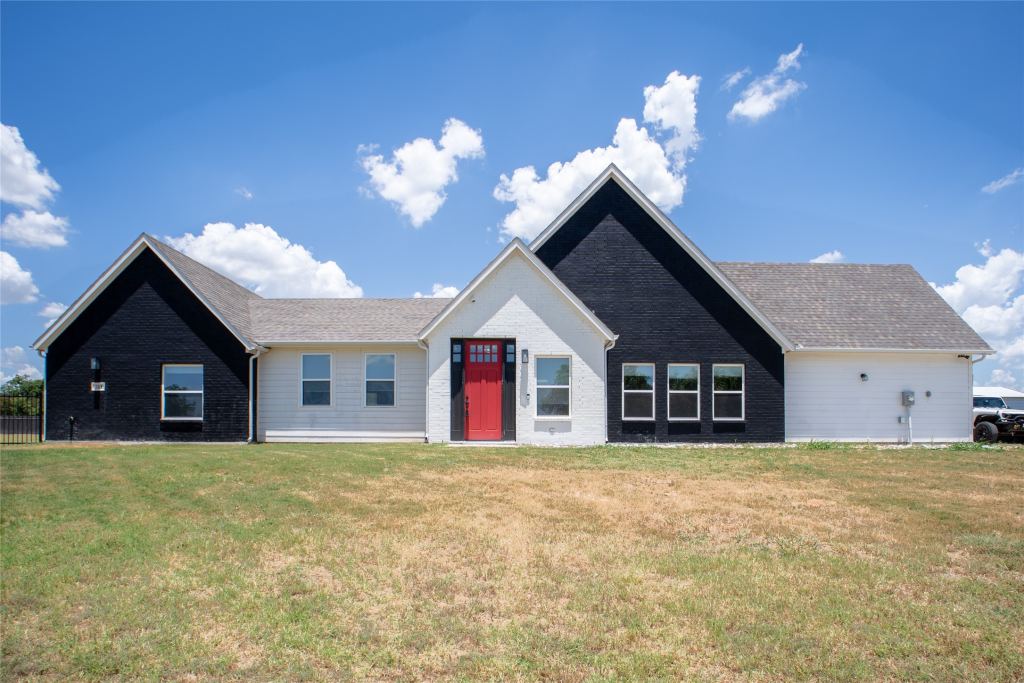 311 Dobbs Trail, Springtown, TX 76082 — photo 1