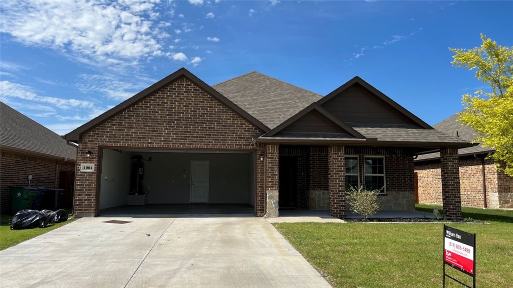 1004 Hardaway Drive, Greenville, TX 75402 — photo 1