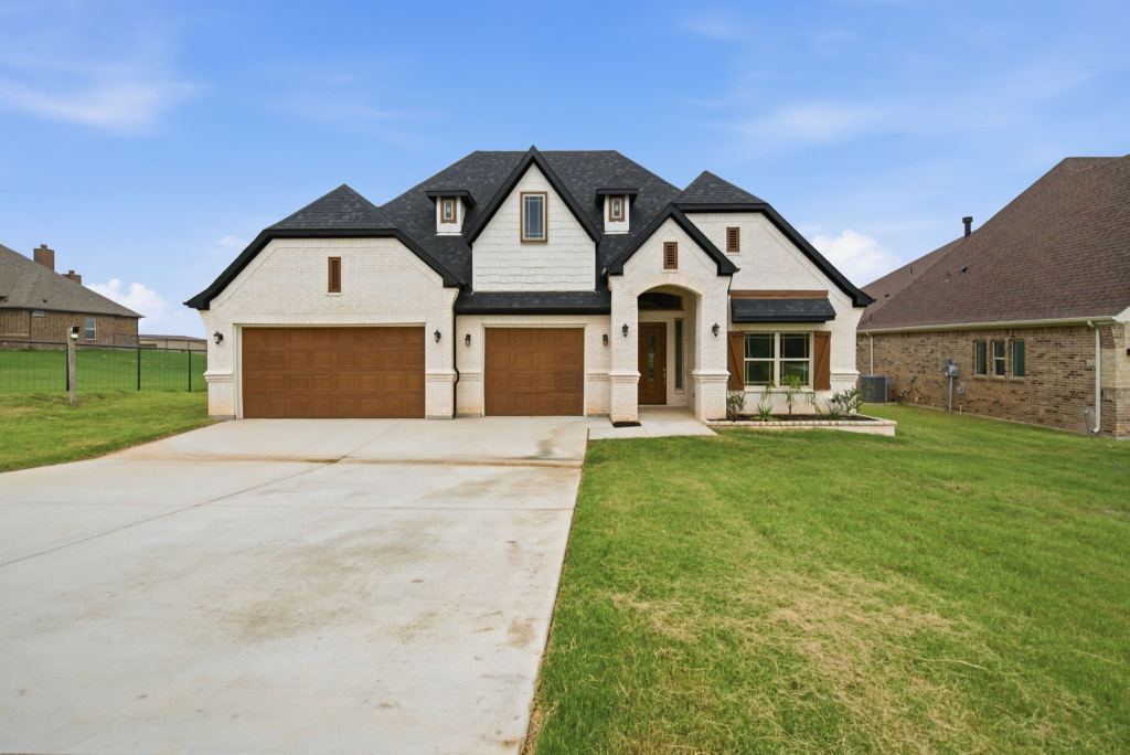 680 Jennings Lane, Azle, TX 76020 — photo 1