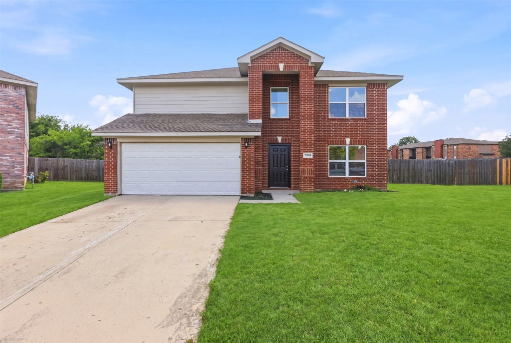 7301 Moon Ridge Court, Fort Worth, TX 76133 — photo 1