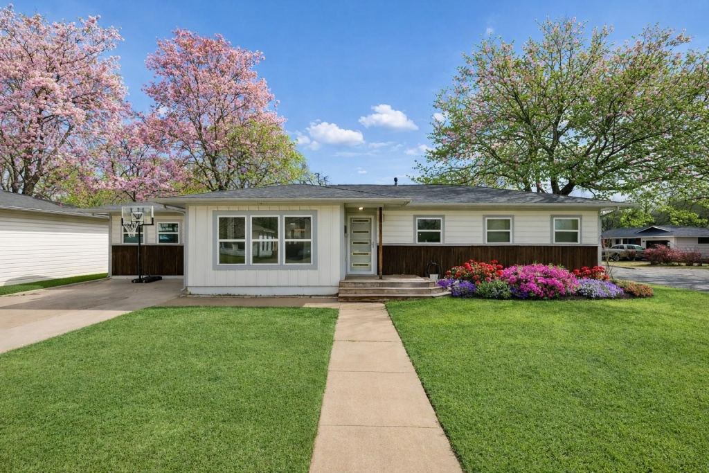 1401 N Highland Avenue, Sherman, TX 75092 — photo 1