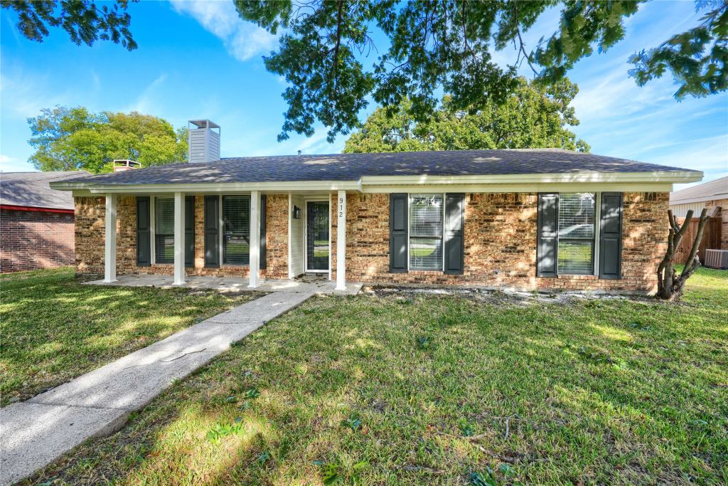 912 Navasota Drive