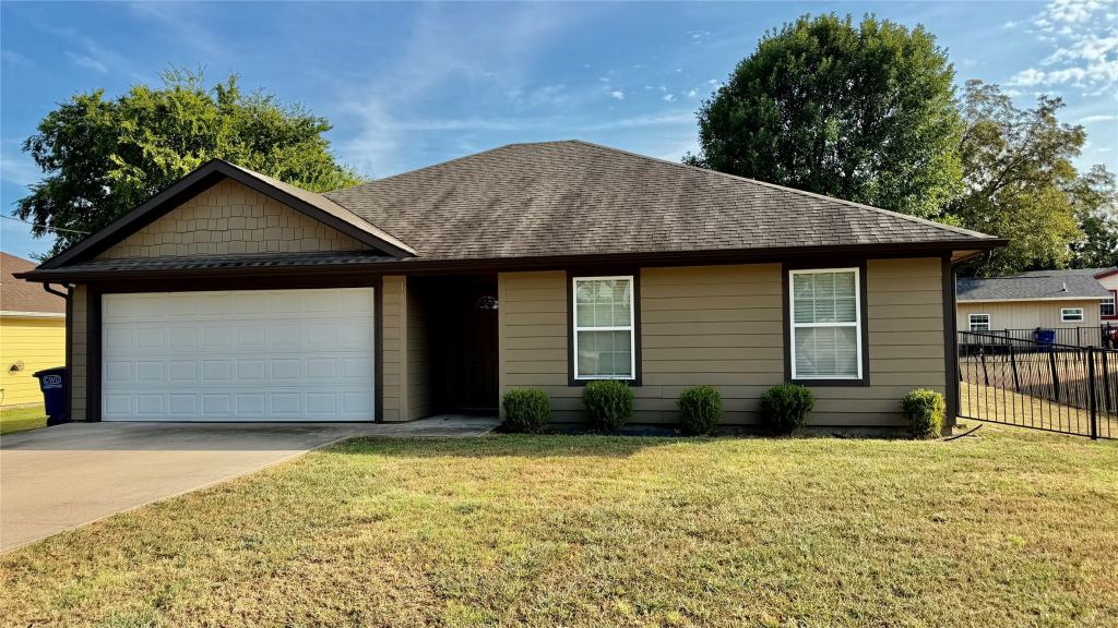 104 Herron Street, Farmersville, TX 75442 — photo 1