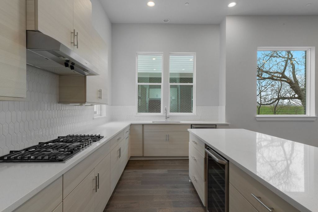 381 E Greenbriar Lane 1005, Dallas, TX 75203 — photo 1