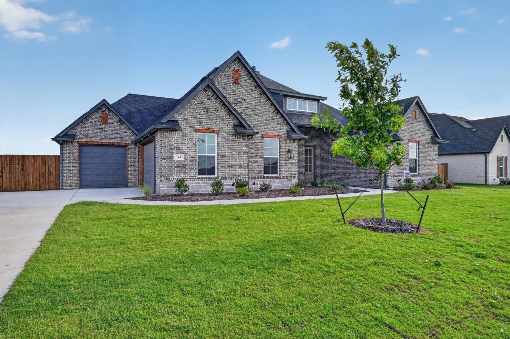 144 Chapowits, Godley, TX 76044 — photo 1