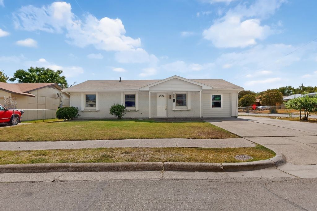 3204 Pacesetter Drive, Dallas, TX 75241 — photo 1