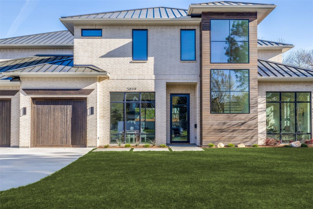 5819 Del Roy Drive