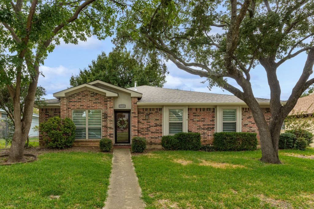 1750 Sterling Lane, Lewisville, TX 75067 — photo 1