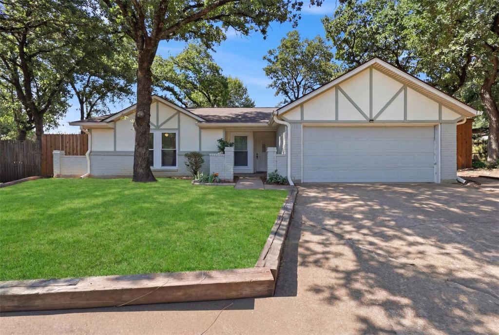 2400 York Minster Court, Arlington, TX 76006 — photo 1