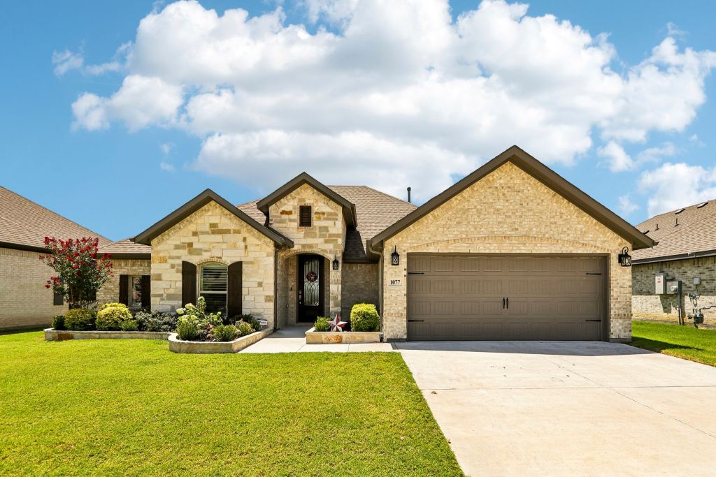 1077 Fleetwood Drive, Justin, TX 76247 — photo 1