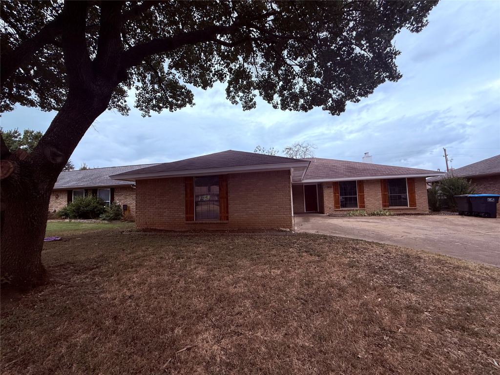 2612 S Meadow Drive, Fort Worth, TX 76133 — photo 1