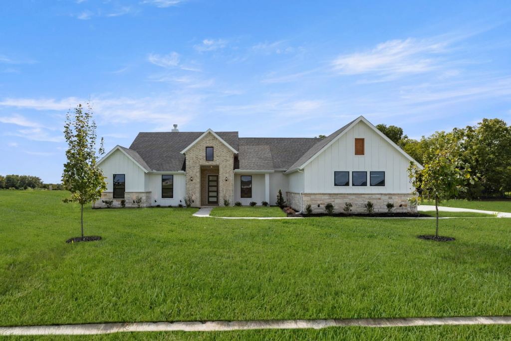 2330 Oak Knoll Drive, Waxahachie, TX 75152 — photo 1