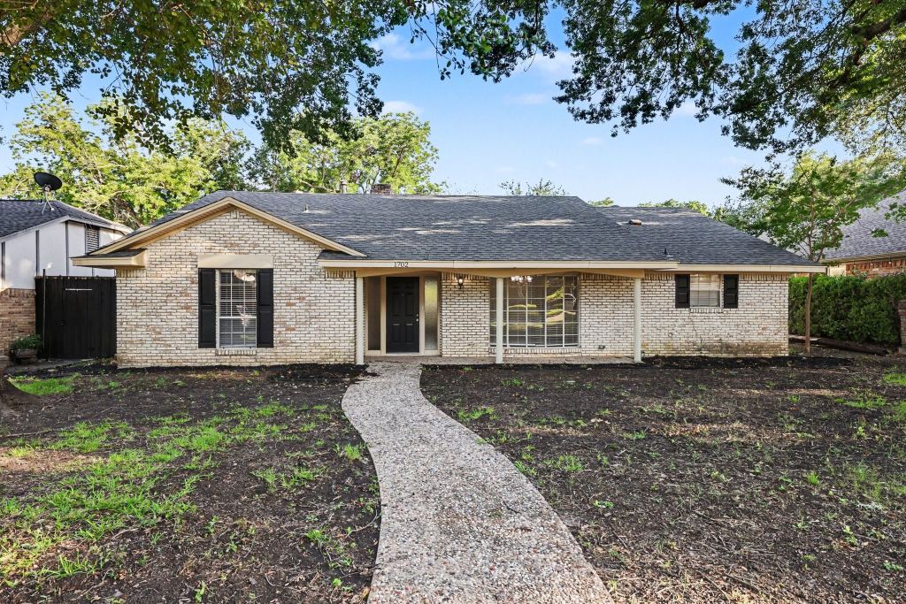1702 Yorkshire Drive, Richardson, TX 75082 — photo 1