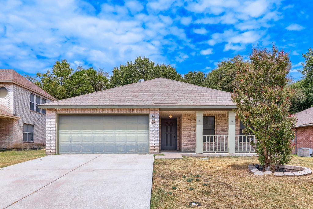 2428 Winford Drive, Grand Prairie, TX 75052 — photo 1