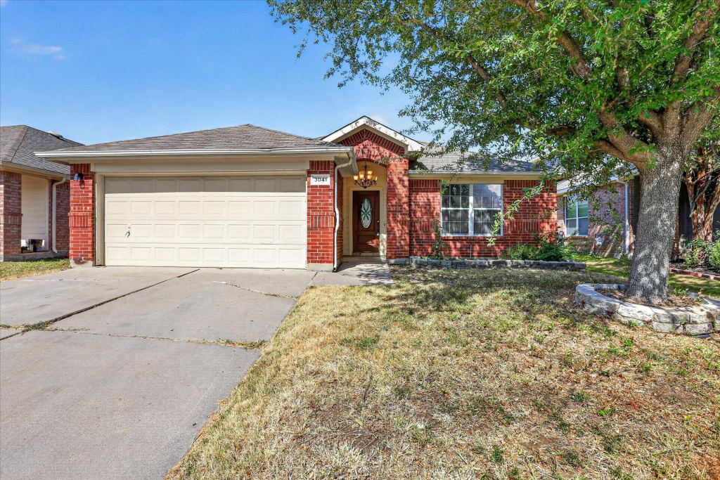 3041 Meadowbrook Drive, Grand Prairie, TX 75052 — photo 1